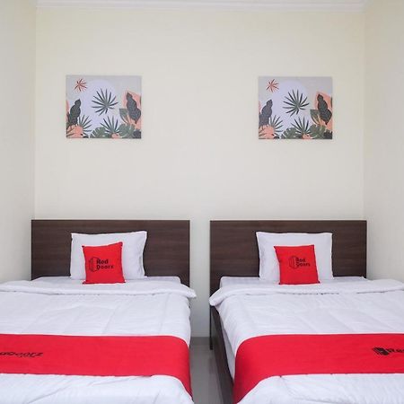 Reddoorz Near Kawasan Bandara Ahmad Yani Semarang 2 Hotell Eksteriør bilde