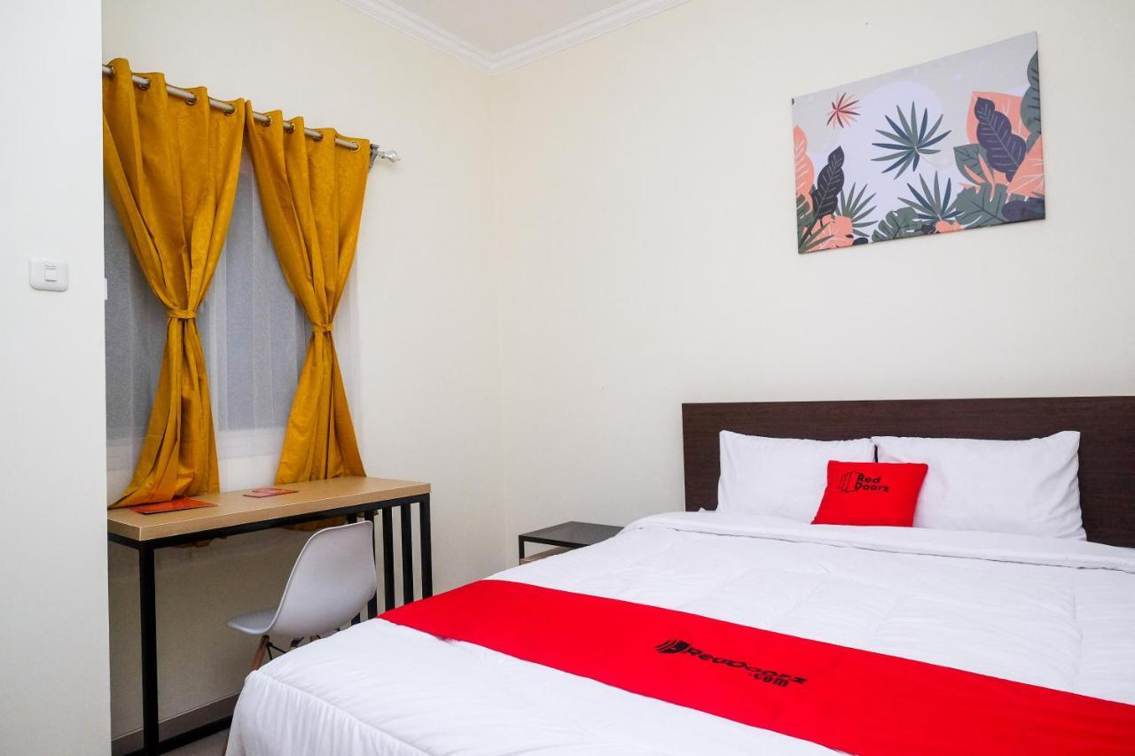 Reddoorz Near Kawasan Bandara Ahmad Yani Semarang 2 Hotell Eksteriør bilde
