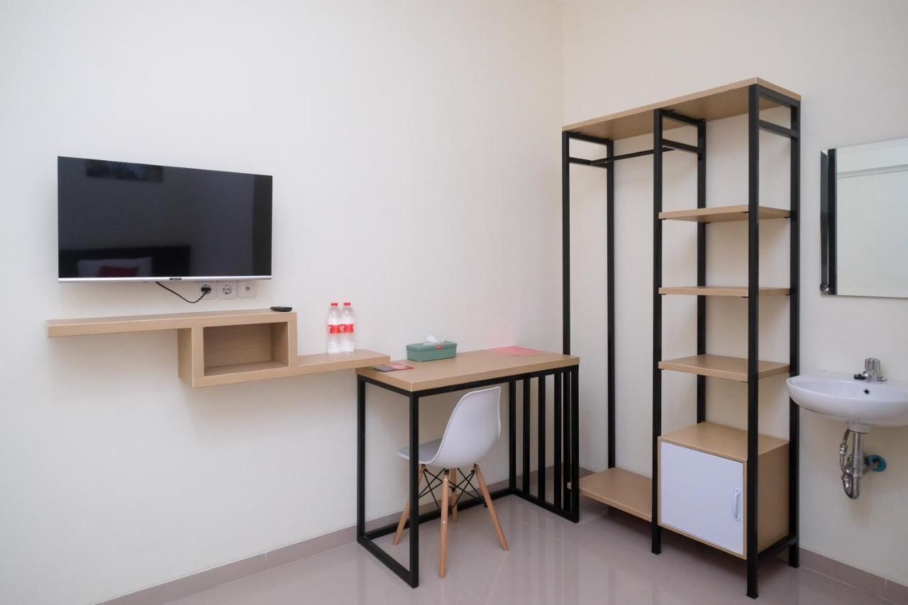 Reddoorz Near Kawasan Bandara Ahmad Yani Semarang 2 Hotell Eksteriør bilde