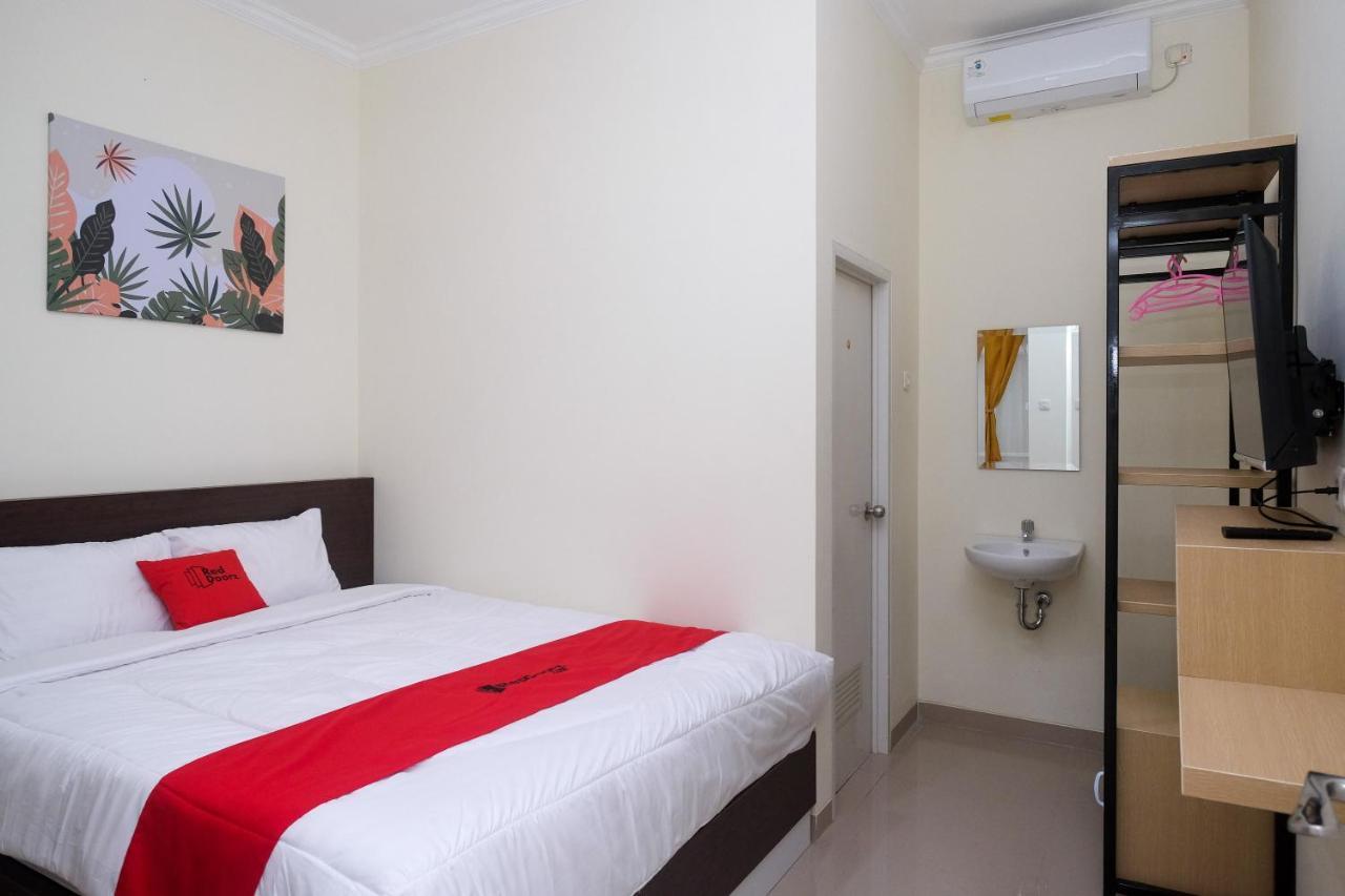 Reddoorz Near Kawasan Bandara Ahmad Yani Semarang 2 Hotell Eksteriør bilde