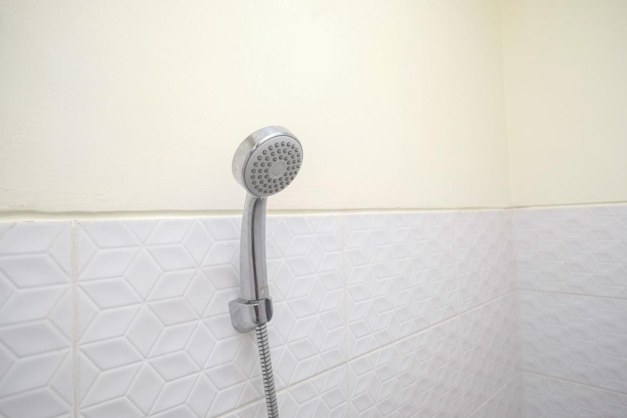 Reddoorz Near Kawasan Bandara Ahmad Yani Semarang 2 Hotell Eksteriør bilde
