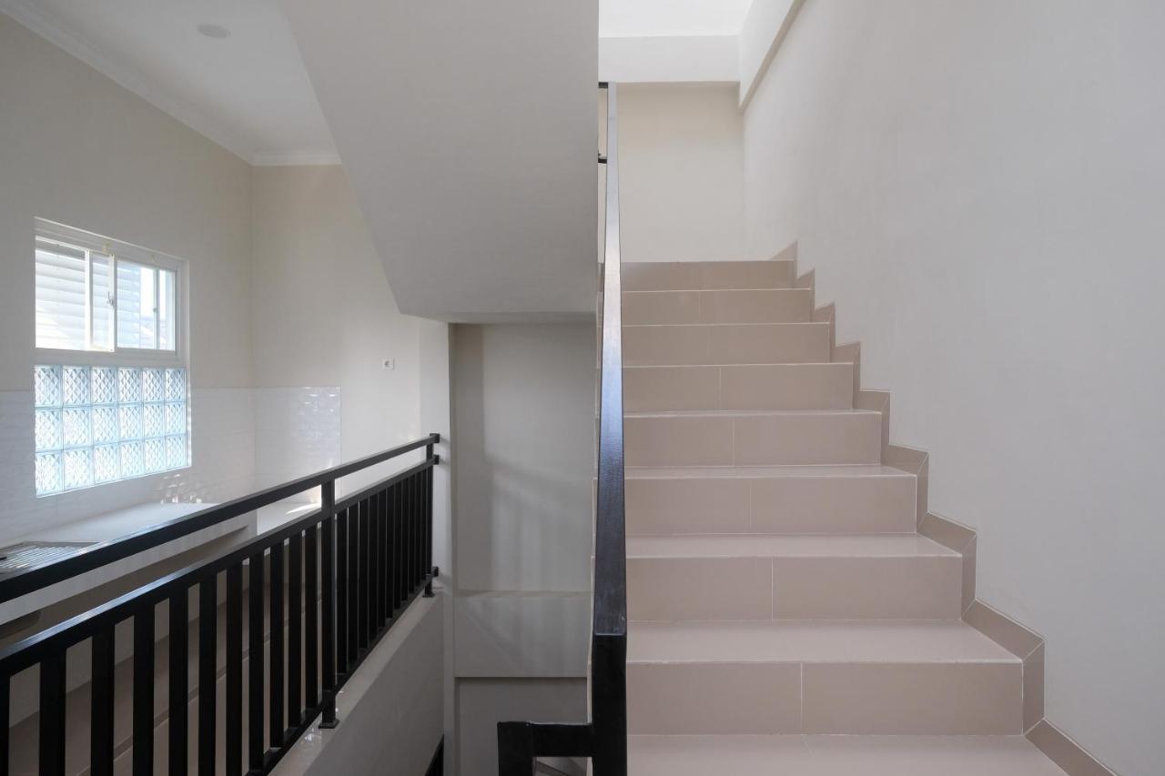 Reddoorz Near Kawasan Bandara Ahmad Yani Semarang 2 Hotell Eksteriør bilde